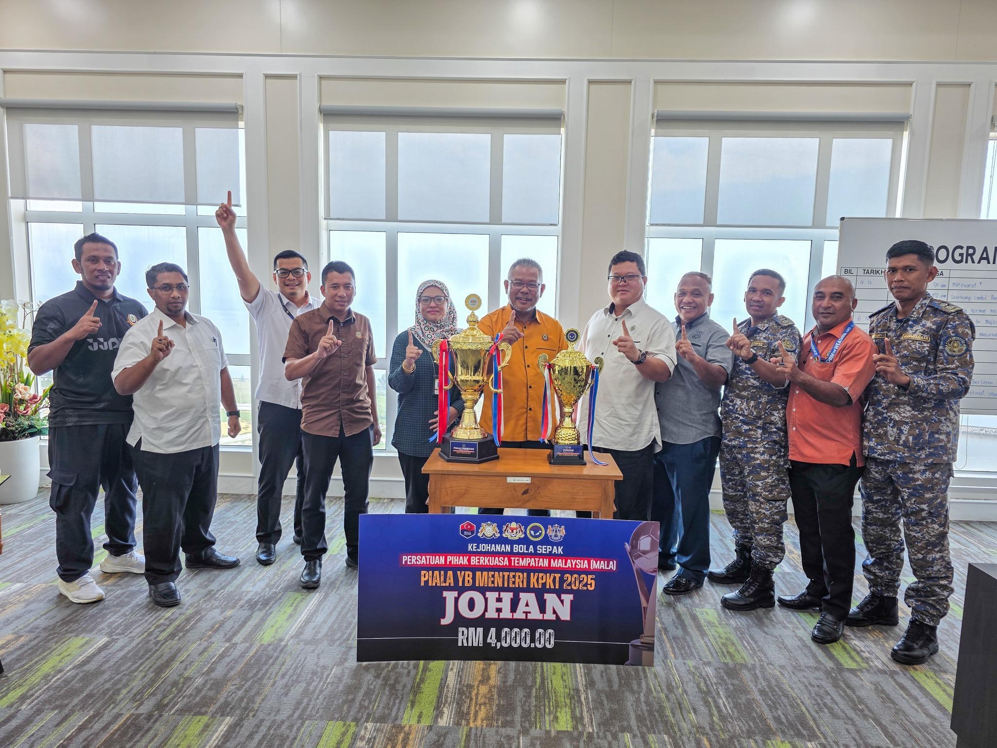 PENYERAHAN PIALA KEJUARAAN MALA 2025