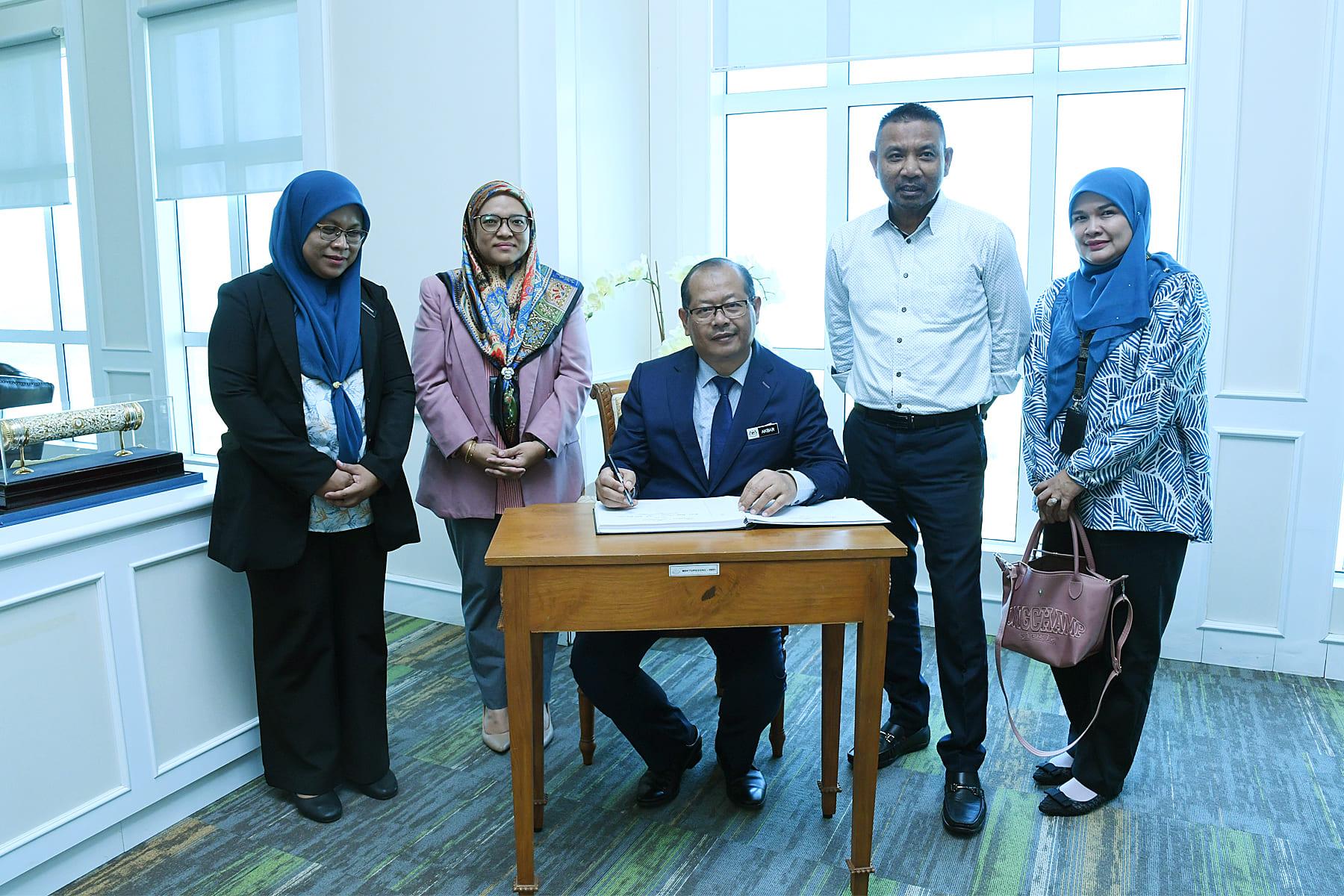 KUNJUNGAN HORMAT KETUA PENGARAH BPA KE MBKT