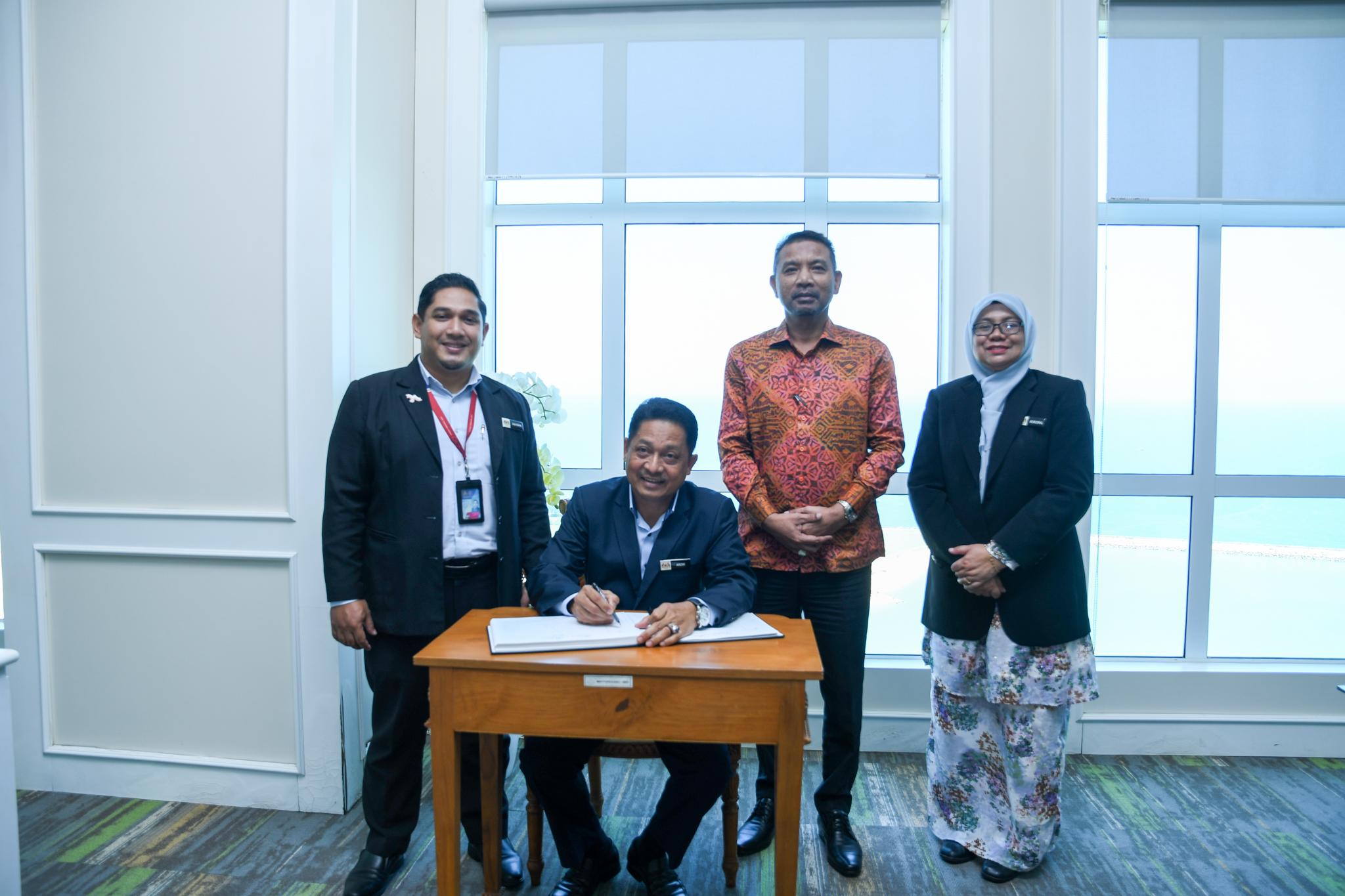 KUNJUNGAN HORMAT AADK KE MBKT