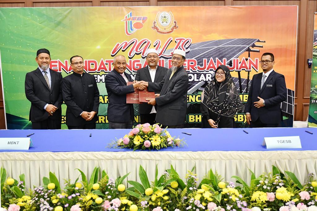 MAJLIS MENANDATANGANI PERJANJIAN PEMBELIAN TENAGA SOLAR ANTARA MAJLIS BANDARAYA KUALA TERENGGANU DAN TESDEC GREEN ENERGY SDN. BHD.