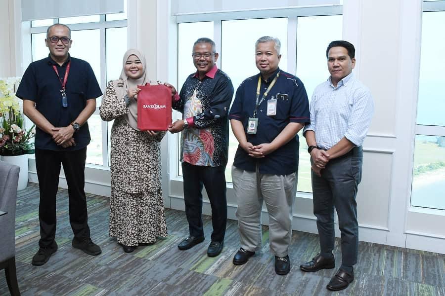 KUNJUNG HORMAT DARIPADA BANK ISLAM